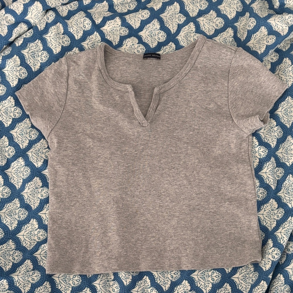 Brandy Melville Ashlyn Notched Gray V-Neck Short Sleeve Top in Grey
